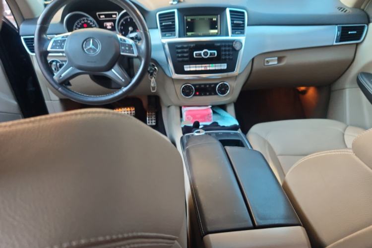 Used Mercedes-Benz M-Class 2015 ML 320 4MATIC Center Console