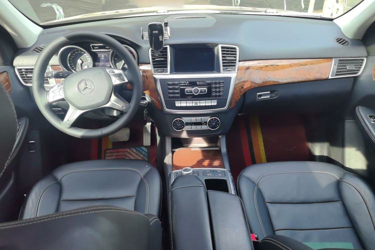 Used Mercedes-Benz M-Class 2015 ML 400 4MATIC Dynamic Model Center Console