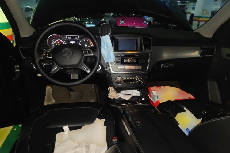 Used Mercedes-Benz M-Class 2015 ML 320 4MATIC Center Console