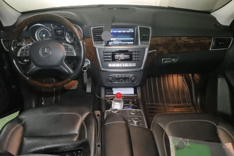 Used Mercedes-Benz M-Class 2015 ML 400 4MATIC Luxury Model Center Console