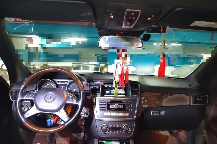 Used Mercedes-Benz M-Class 2015 ML 400 4MATIC Luxury Model Center Console