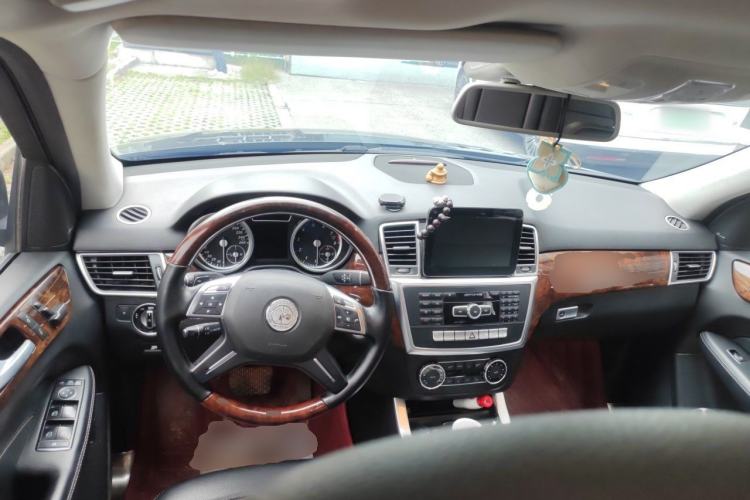 Used Mercedes-Benz M-Class 2015 ML 400 4MATIC Dynamic Model Center Console
