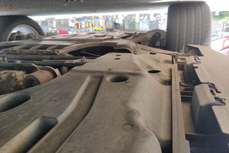 Used Mercedes-Benz M-Class 2015 ML 320 4MATIC Chassis Front Left