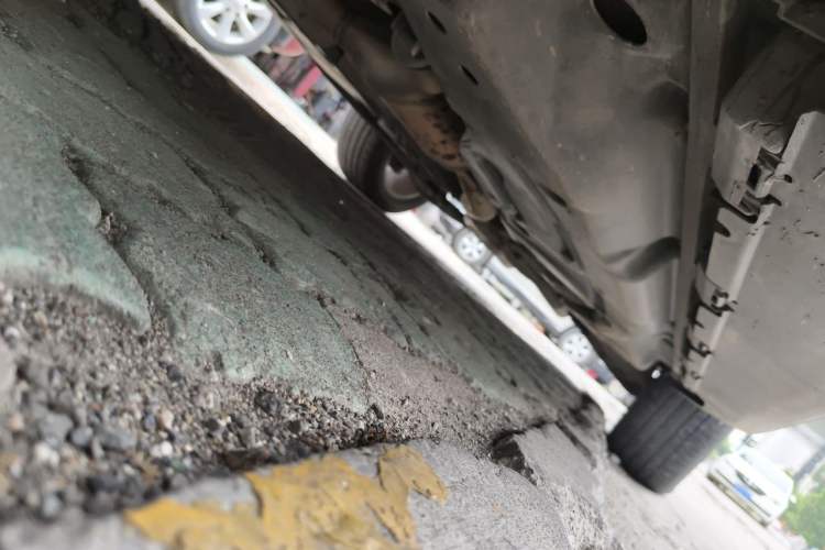 Used Mercedes-Benz M-Class 2015 ML 320 4MATIC Chassis Front Left