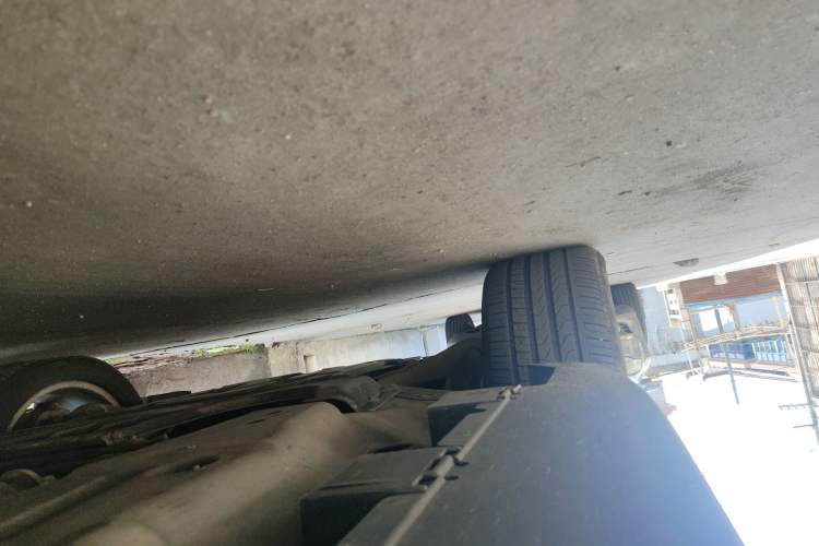 Used Mercedes-Benz M-Class 2015 ML 320 4MATIC Chassis Front Left