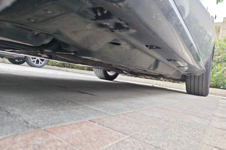 Used Mercedes-Benz M-Class 2015 ML 400 4MATIC Dynamic Model Chassis Front Left