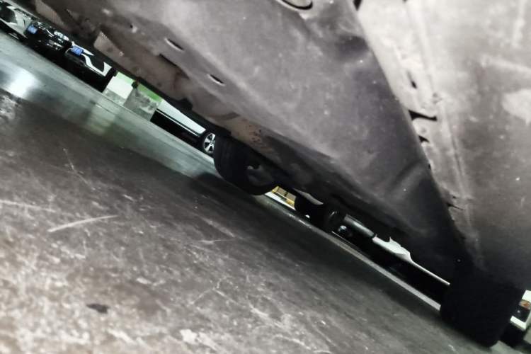 Used Mercedes-Benz M-Class 2015 ML 400 4MATIC Dynamic Model Chassis Front Left