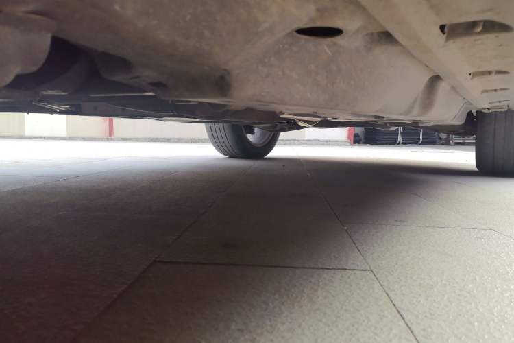 Used Mercedes-Benz M-Class 2015 ML 400 4MATIC Dynamic Model Chassis Front Left