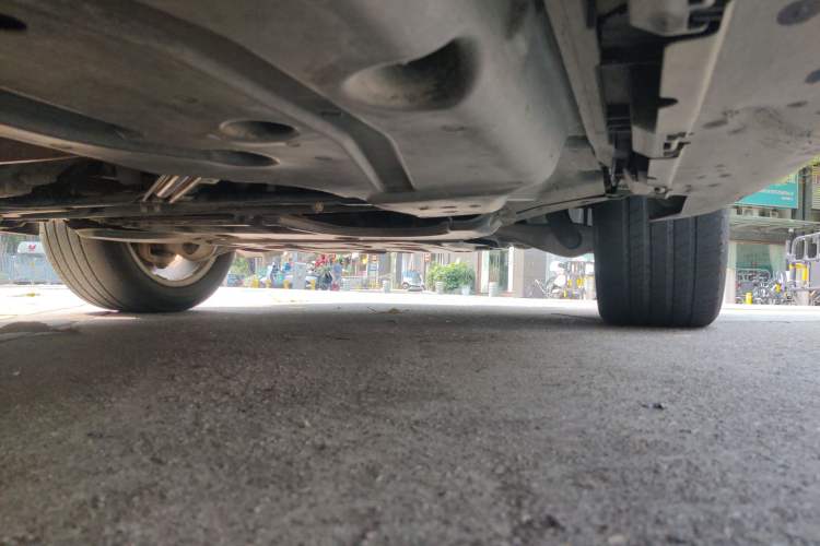 Used Mercedes-Benz M-Class 2015 ML 320 4MATIC Chassis Front Right