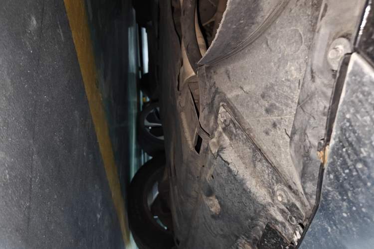 Used Mercedes-Benz M-Class 2015 ML 320 4MATIC Chassis Front Right