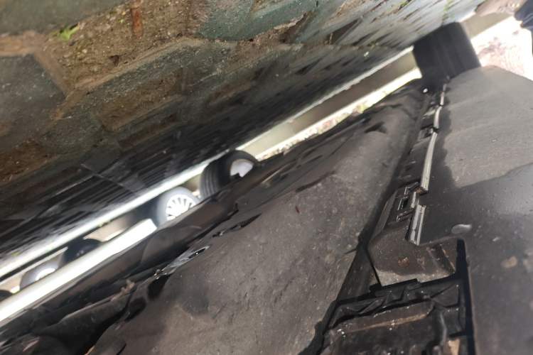 Used Mercedes-Benz M-Class 2015 ML 400 4MATIC Luxury Model Chassis Front Right