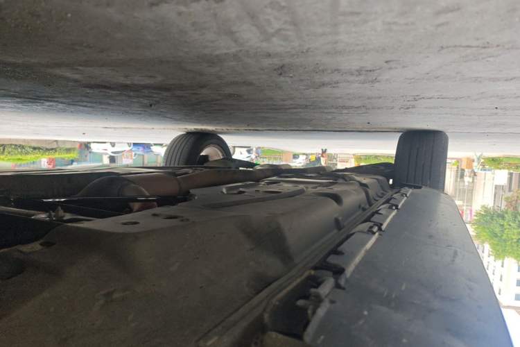 Used Mercedes-Benz M-Class 2015 ML 400 4MATIC Dynamic Model Chassis Front Right