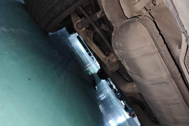 Used Mercedes-Benz M-Class 2015 ML 320 4MATIC Chassis Rear Left