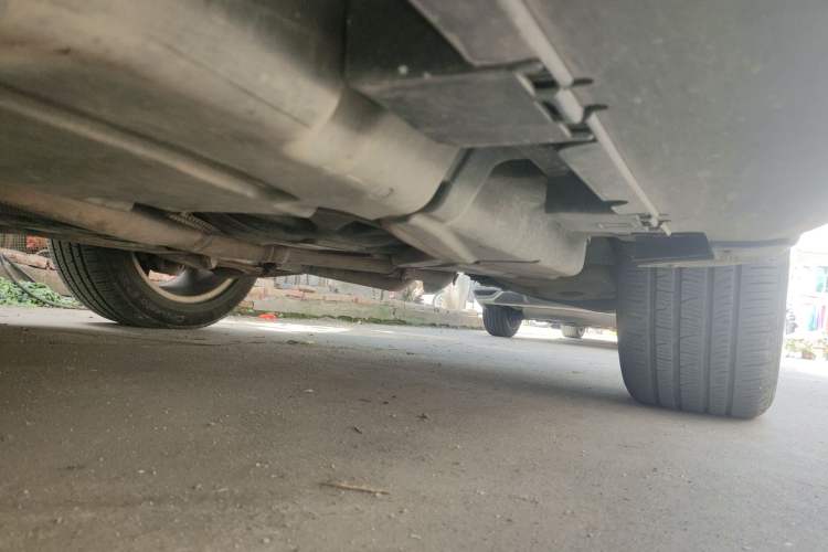 Used Mercedes-Benz M-Class 2015 ML 320 4MATIC Chassis Rear Left
