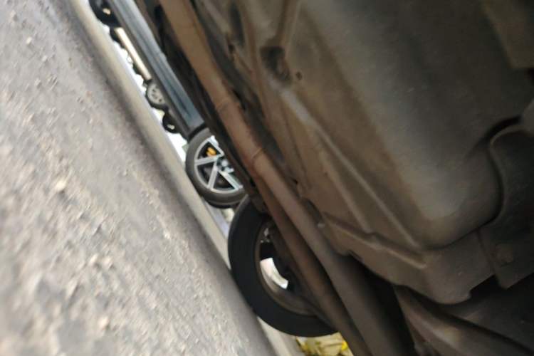 Used Mercedes-Benz M-Class 2015 ML 320 4MATIC Chassis Rear Left