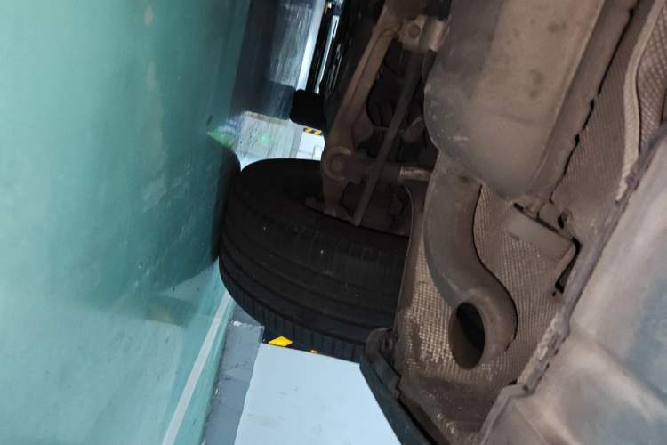 Used Mercedes-Benz M-Class 2015 ML 320 4MATIC Chassis Rear Right