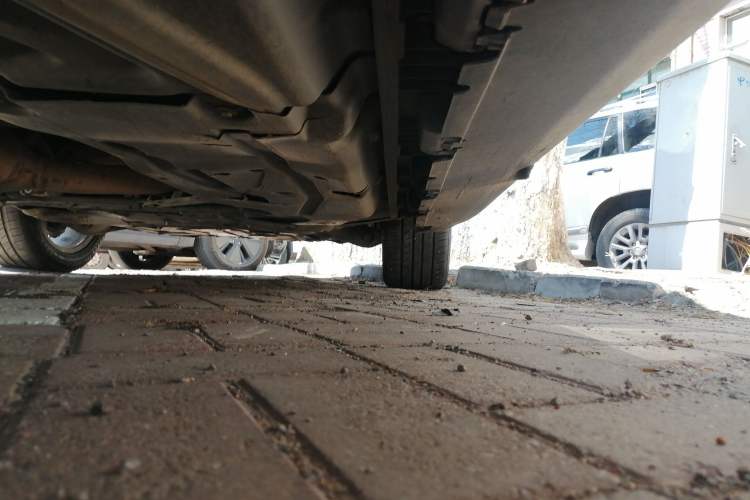 Used Mercedes-Benz M-Class 2015 ML 320 4MATIC Chassis Rear Right