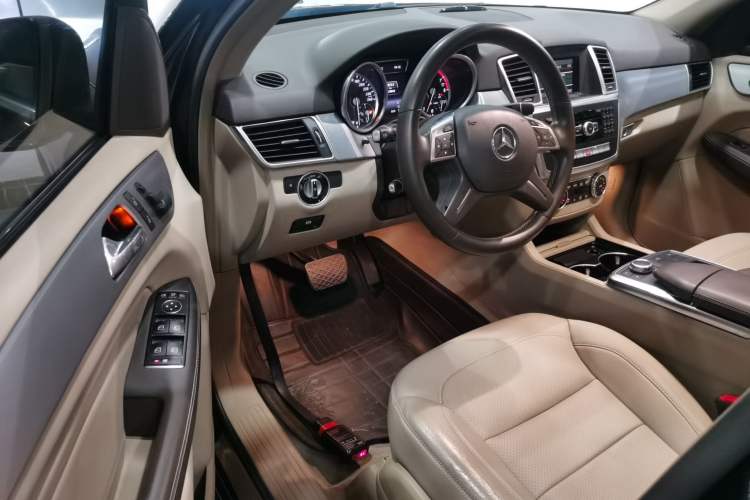 Used Mercedes-Benz M-Class 2015 ML 320 4MATIC Driver Seat