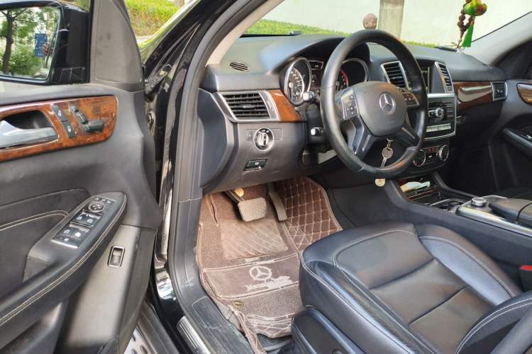 Used Mercedes-Benz M-Class 2015 ML 400 4MATIC Dynamic Model Driver Seat