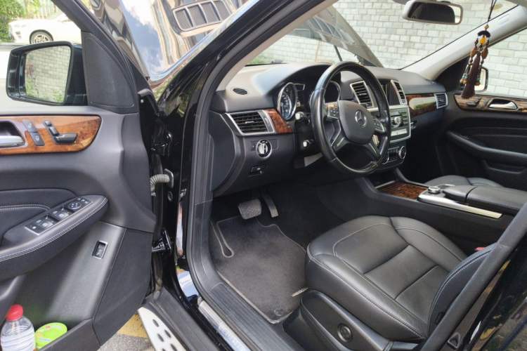 Used Mercedes-Benz M-Class 2015 ML 400 4MATIC Dynamic Model Driver Seat