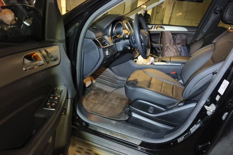 Used Mercedes-Benz M-Class 2015 ML 320 4MATIC Driver Seat