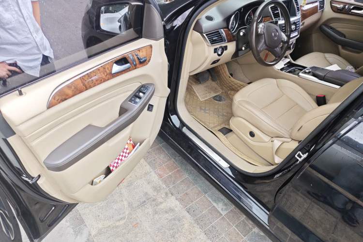 Used Mercedes-Benz M-Class 2015 ML 400 4MATIC Dynamic Model Driver Seat