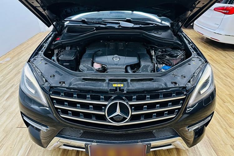 Used Mercedes-Benz M-Class 2015 ML 320 4MATIC Engine Bay
