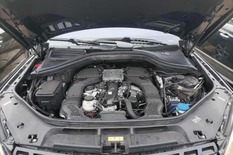 Used Mercedes-Benz M-Class 2015 ML 320 4MATIC Engine Bay