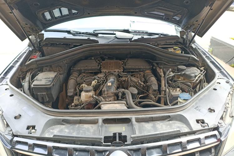 Used Mercedes-Benz M-Class 2015 ML 400 4MATIC Luxury Model Engine Bay