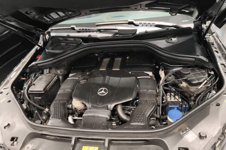 Used Mercedes-Benz M-Class 2015 ML 320 4MATIC Engine Bay