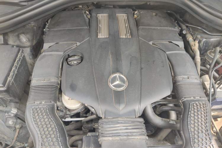 Used Mercedes-Benz M-Class 2015 ML 320 4MATIC Engine Bay