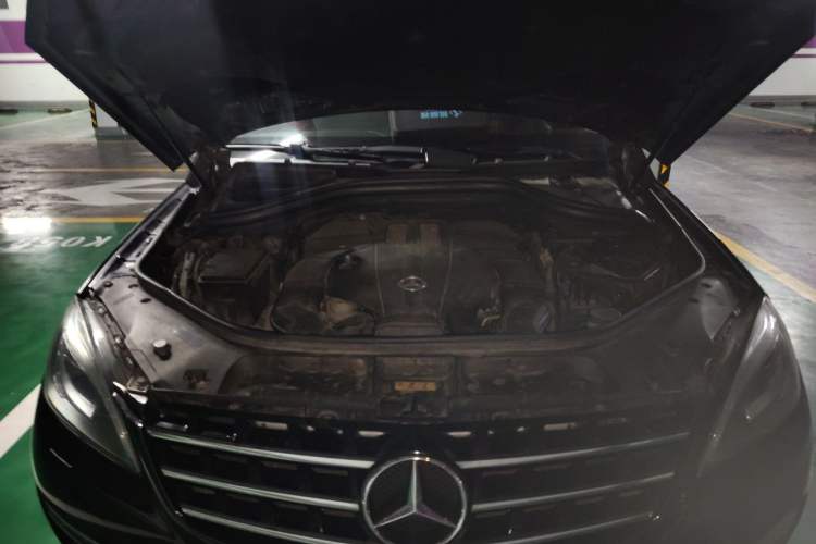 Used Mercedes-Benz M-Class 2015 ML 320 4MATIC Engine Bay