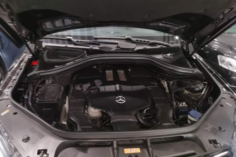 Used Mercedes-Benz M-Class 2015 ML 320 4MATIC Engine Bay