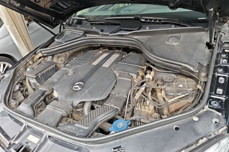 Used Mercedes-Benz M-Class 2015 ML 400 4MATIC Luxury Model Engine Bay