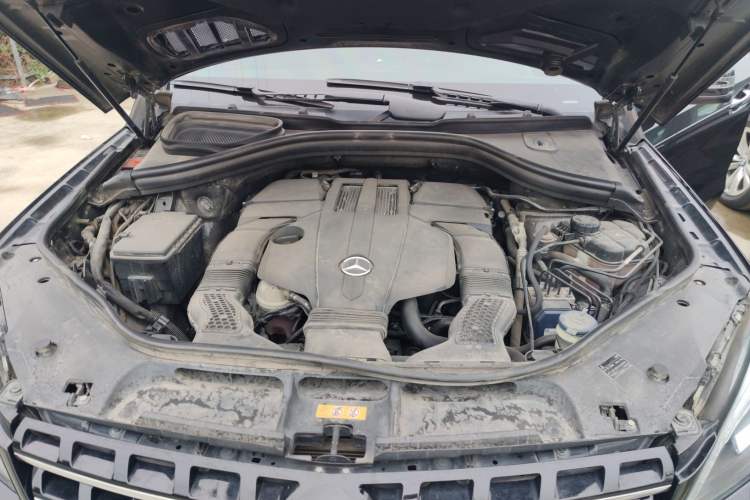 Used Mercedes-Benz M-Class 2015 ML 400 4MATIC Luxury Model Engine Bay