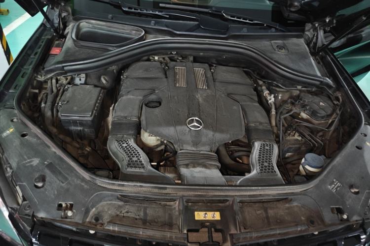 Used Mercedes-Benz M-Class 2015 ML 320 4MATIC Engine Bay