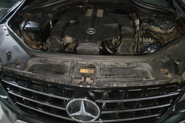 Used Mercedes-Benz M-Class 2015 ML 400 4MATIC Dynamic Model Engine Bay