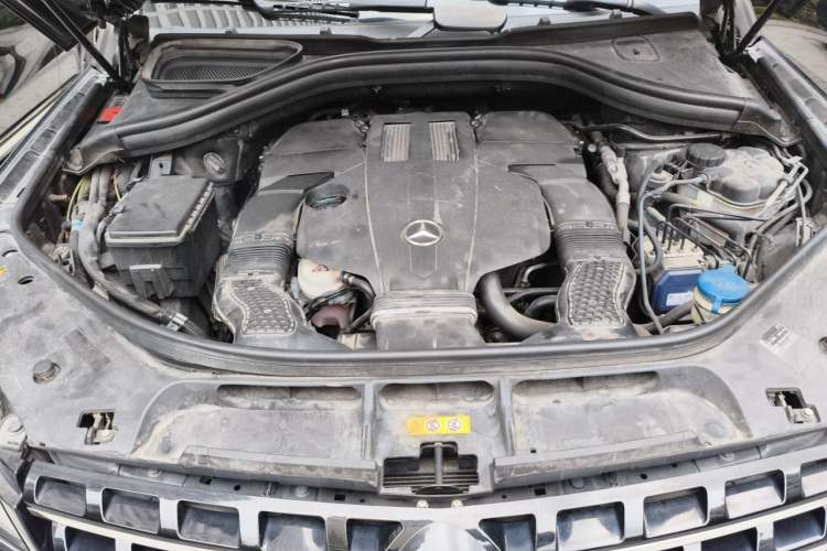 Used Mercedes-Benz M-Class 2015 ML 400 4MATIC Dynamic Model Engine Bay