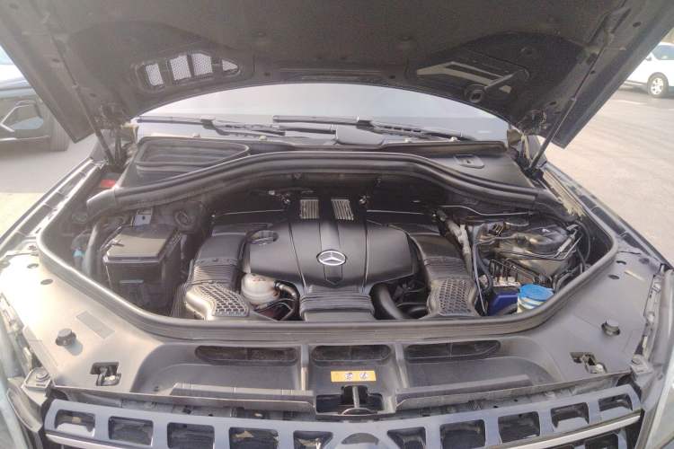 Used Mercedes-Benz M-Class 2015 ML 400 4MATIC Dynamic Model Engine Bay