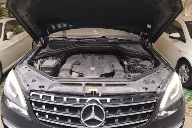 Used Mercedes-Benz M-Class 2015 ML 400 4MATIC Dynamic Model Engine Bay
