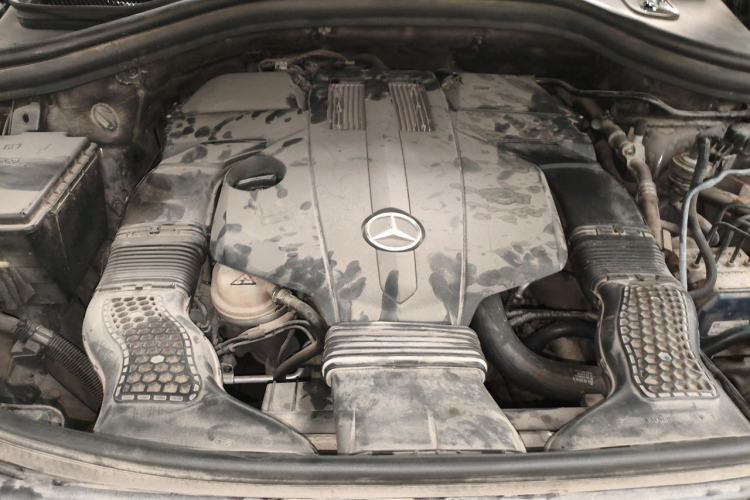 Used Mercedes-Benz M-Class 2015 ML 400 4MATIC Dynamic Model Engine Bay