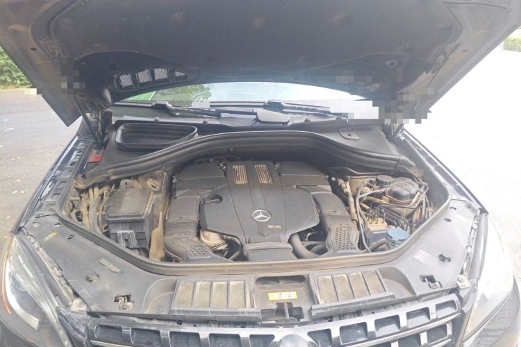 Used Mercedes-Benz M-Class  Engine Bay