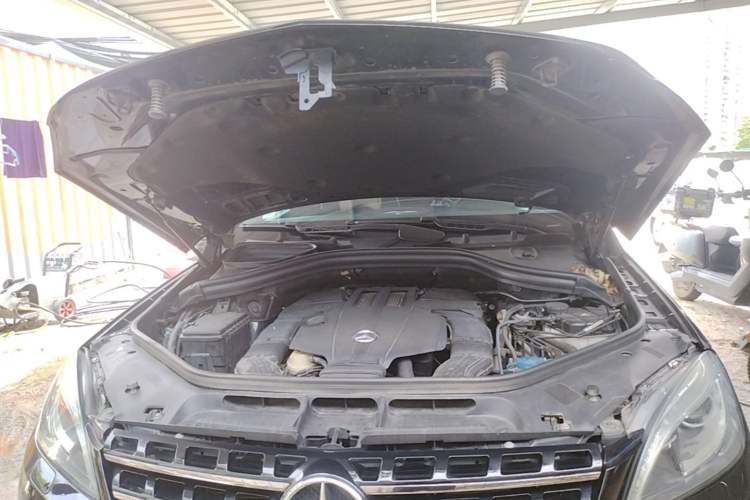 Used Mercedes-Benz M-Class 2015 ML 400 4MATIC Luxury Model Engine Bay
