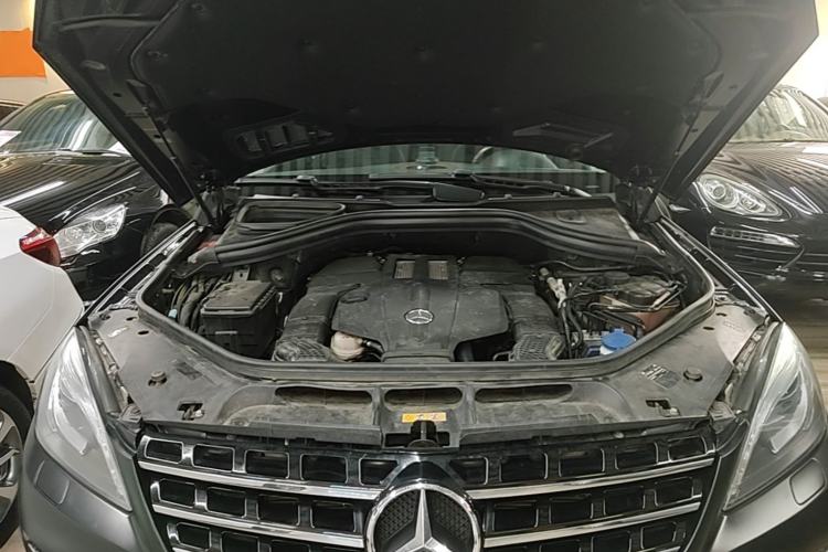 Used Mercedes-Benz M-Class 2015 ML 400 4MATIC Dynamic Model Engine Bay