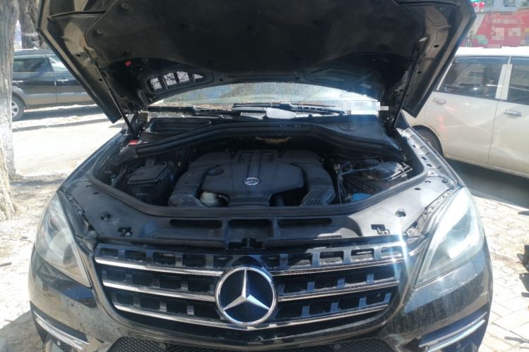 Used Mercedes-Benz M-Class 2015 ML 320 4MATIC Engine Bay