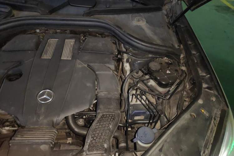 Used Mercedes-Benz M-Class 2015 ML 320 4MATIC Engine Bay Left