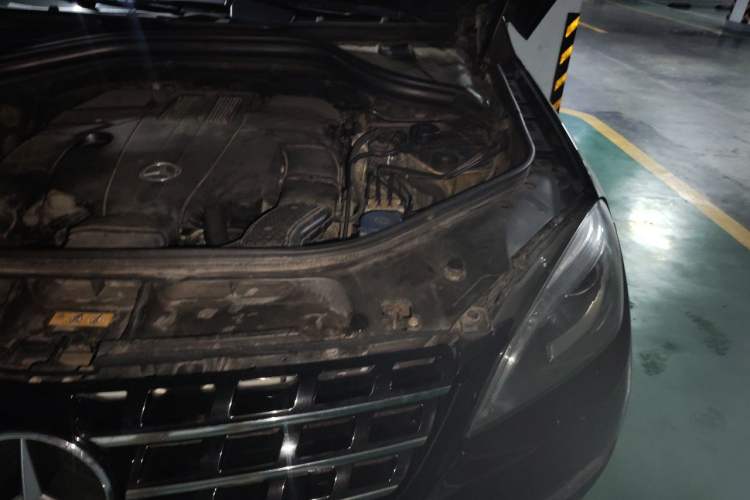 Used Mercedes-Benz M-Class 2015 ML 320 4MATIC Engine Bay Left