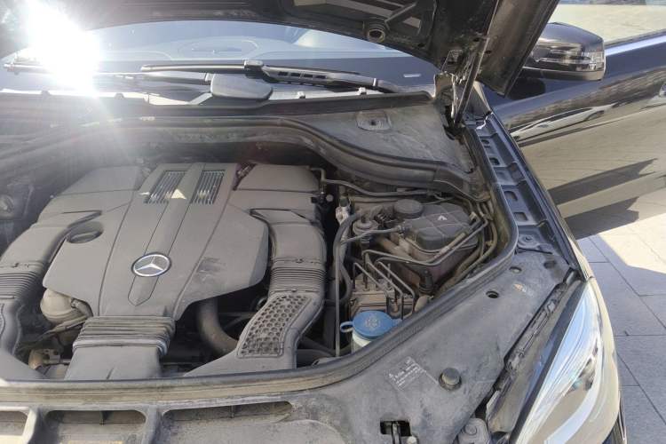 Used Mercedes-Benz M-Class 2015 ML 400 4MATIC Luxury Model Engine Bay Left