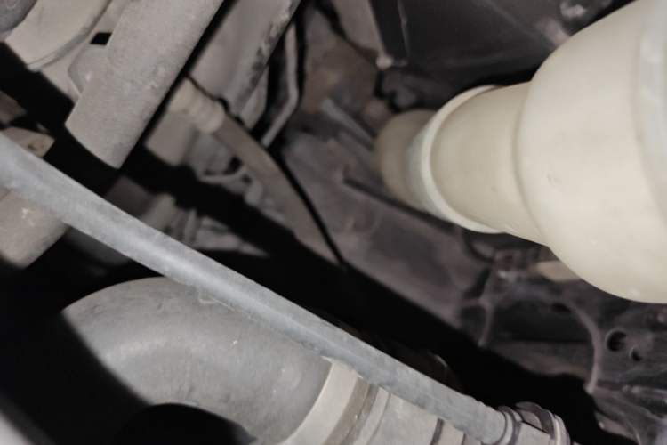 Used Mercedes-Benz M-Class 2015 ML 320 4MATIC Engine Bay Left