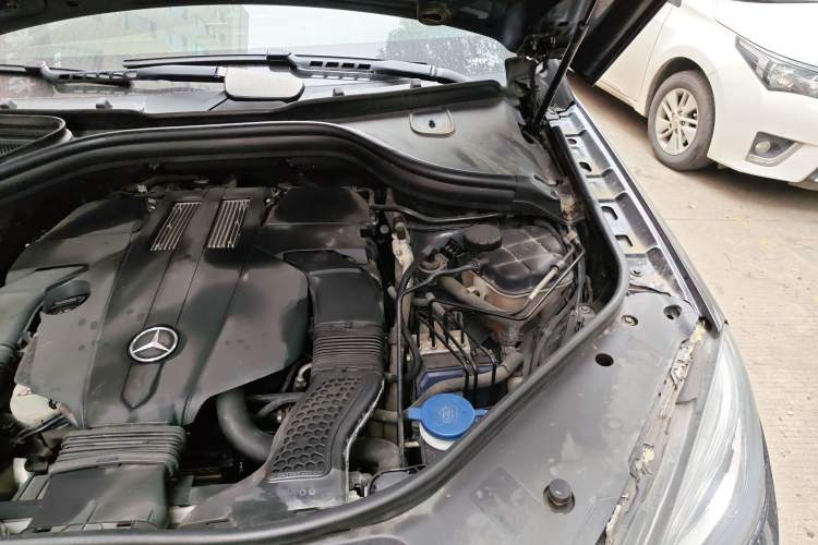 Used Mercedes-Benz M-Class 2015 ML 400 4MATIC Dynamic Model Engine Bay Left